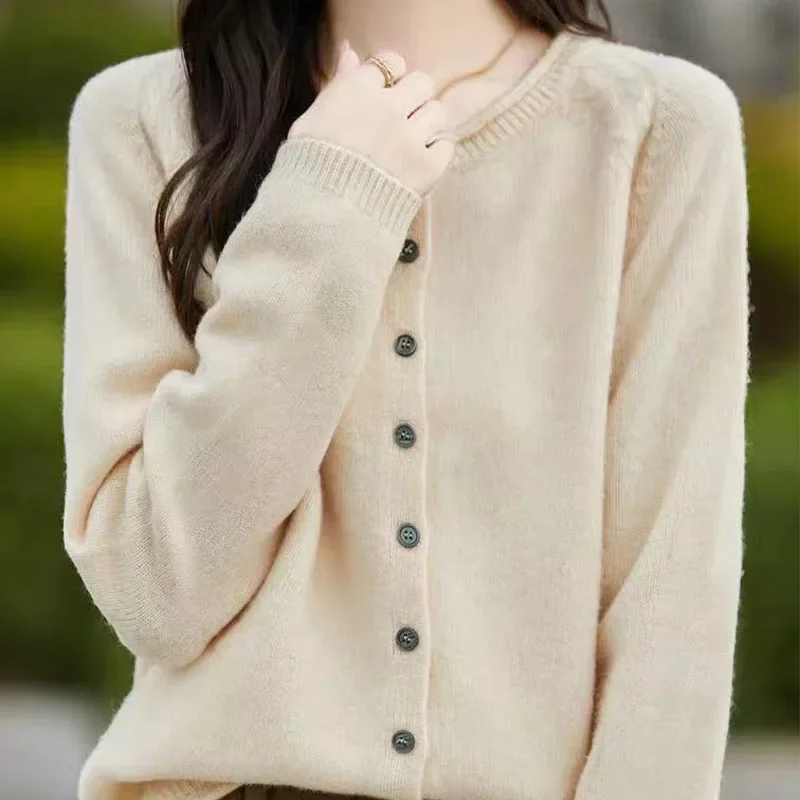 2025 Knitted Cardigan Women's Coat Curled Edge Round Neck Long Sleeve Knitted Sweater Loose Wool Sweater Top
2025 Knitted Cardigan Women's Coat Curled Edge Round Neck Long Sleeve Knitted Sweater Loose Wool Sweater Top