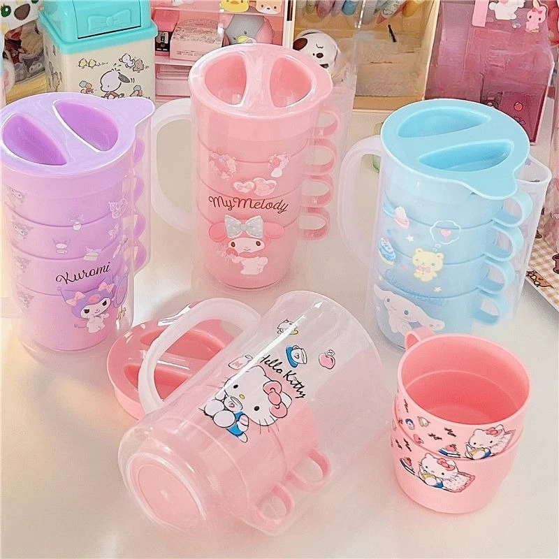 Anime Cartoon Kawaii Kuromi Cinnamoroll Household Use Bedroom Cold Kettle 5 Piece Set Drink Water Cold Brew Plastic Teapot Suit
Anime Cartoon Kawaii Kuromi Cinnamoroll Household Use Bedroom Cold Kettle 5 Piece Set Drink Water Cold Brew Plastic Teapot Suit
