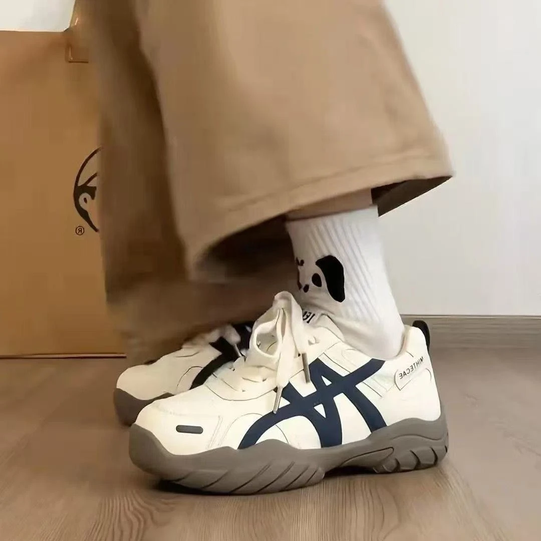 Korean Style Retro Sport Deqin Shoes Women's Thick Bottom Casual All-Match Autumn Season Fashionable Flat Laced Sneakers Summer
Korean Style Retro Sport Deqin Shoes Women's Thick Bottom Casual All-Match Autumn Season Fashionable Flat Laced Sneakers Summer