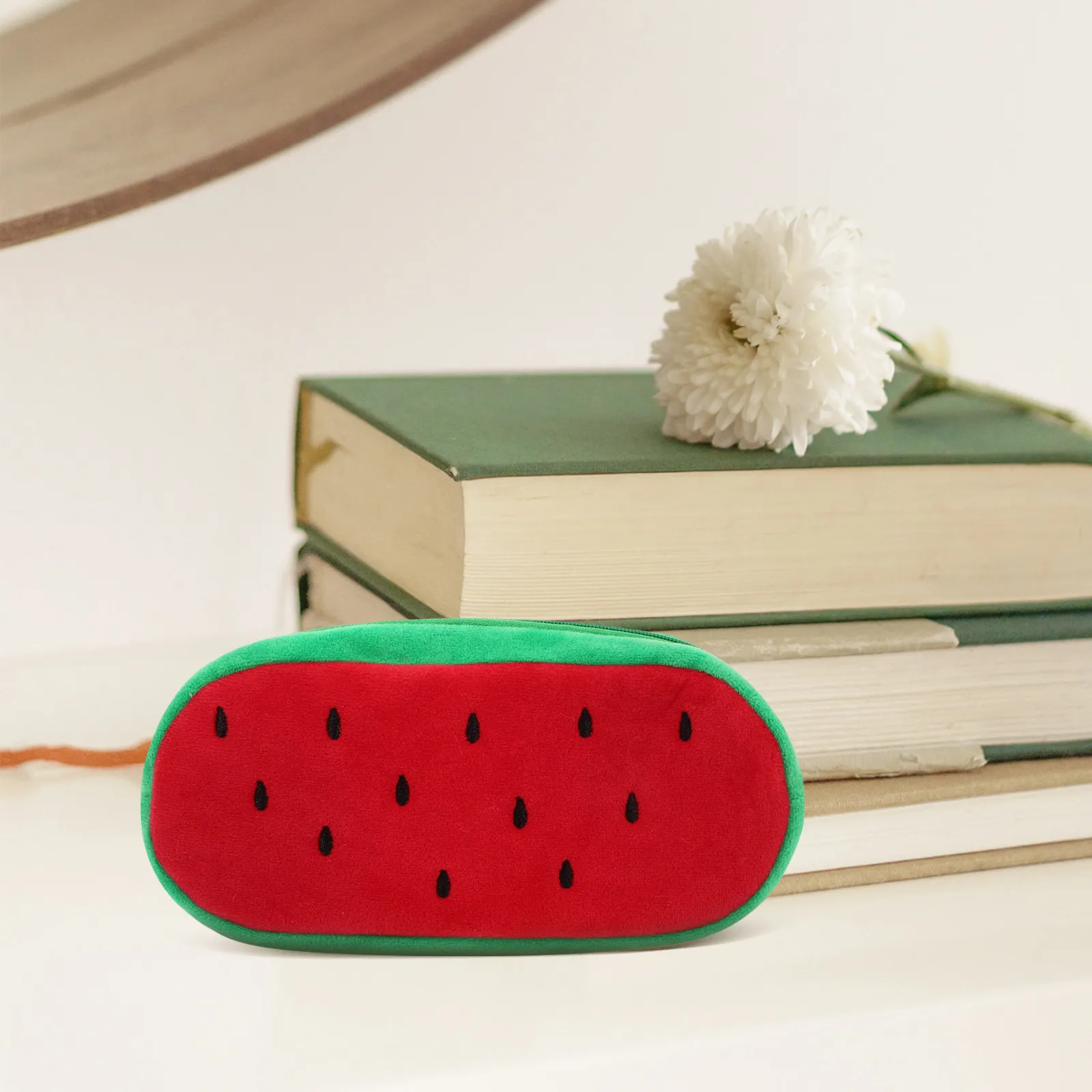 Очень вместительный пенал на молнии с милым мультяшным дизайном для девочек и мальчиков, для декора школьного стола, забавный, оригинальный, оптом
Очень вместительный пенал на молнии с милым мультяшным дизайном для девочек и мальчиков, для декора школьного стола, забавный, оригинальный, оптом