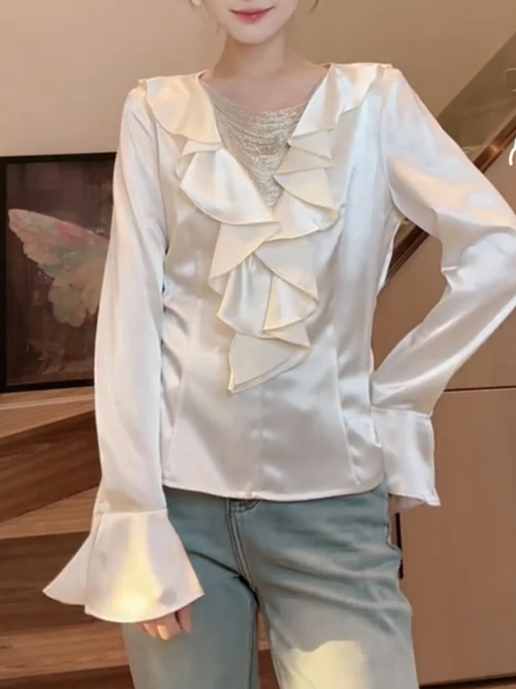 Модный топ с кружевным подолом для женщин, осенняя новинка, большие размеры, универсальный, стройнящий, французский стиль, свободный крой
Модный топ с кружевным подолом для женщин, осенняя новинка, большие размеры, универсальный, стройнящий, французский стиль, свободный крой