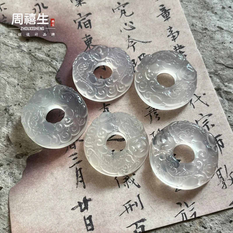 Natural white chalcedony double Pixiu peace , high-quality agate necklace,-style obsidian pendant
Natural white chalcedony double Pixiu peace , high-quality agate necklace,-style obsidian pendant