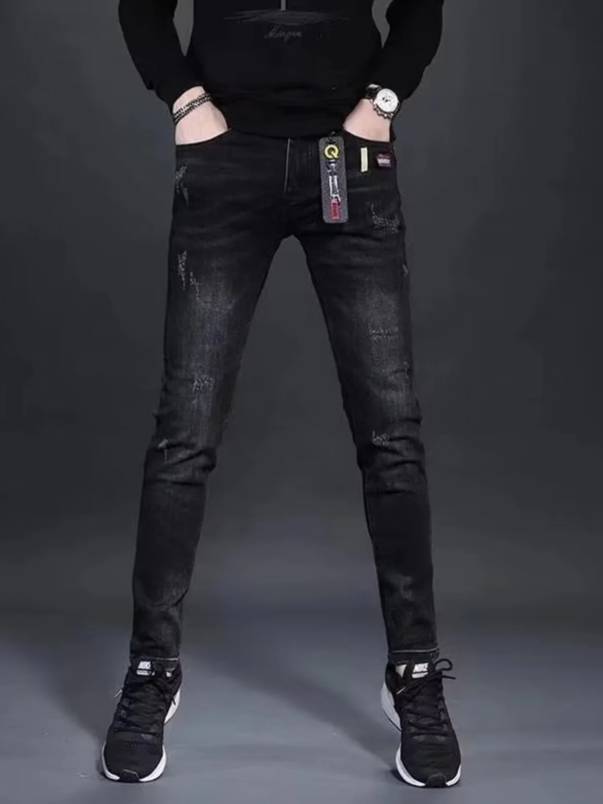 Мужские повседневные эластичные джинсы Slim Fit: новая модная корейская версия для весны и осени, эластичные, удобные, длинные брюки
Мужские повседневные эластичные джинсы Slim Fit: новая модная корейская версия для весны и осени, эластичные, удобные, длинные брюки