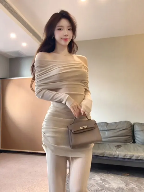 Fashionable Korean Style One Shoulder Top And Casual Pants Two Piece Set Comfortable Cotton Material for Women Spring Autumn
Fashionable Korean Style One Shoulder Top And Casual Pants Two Piece Set Comfortable Cotton Material for Women Spring Autumn