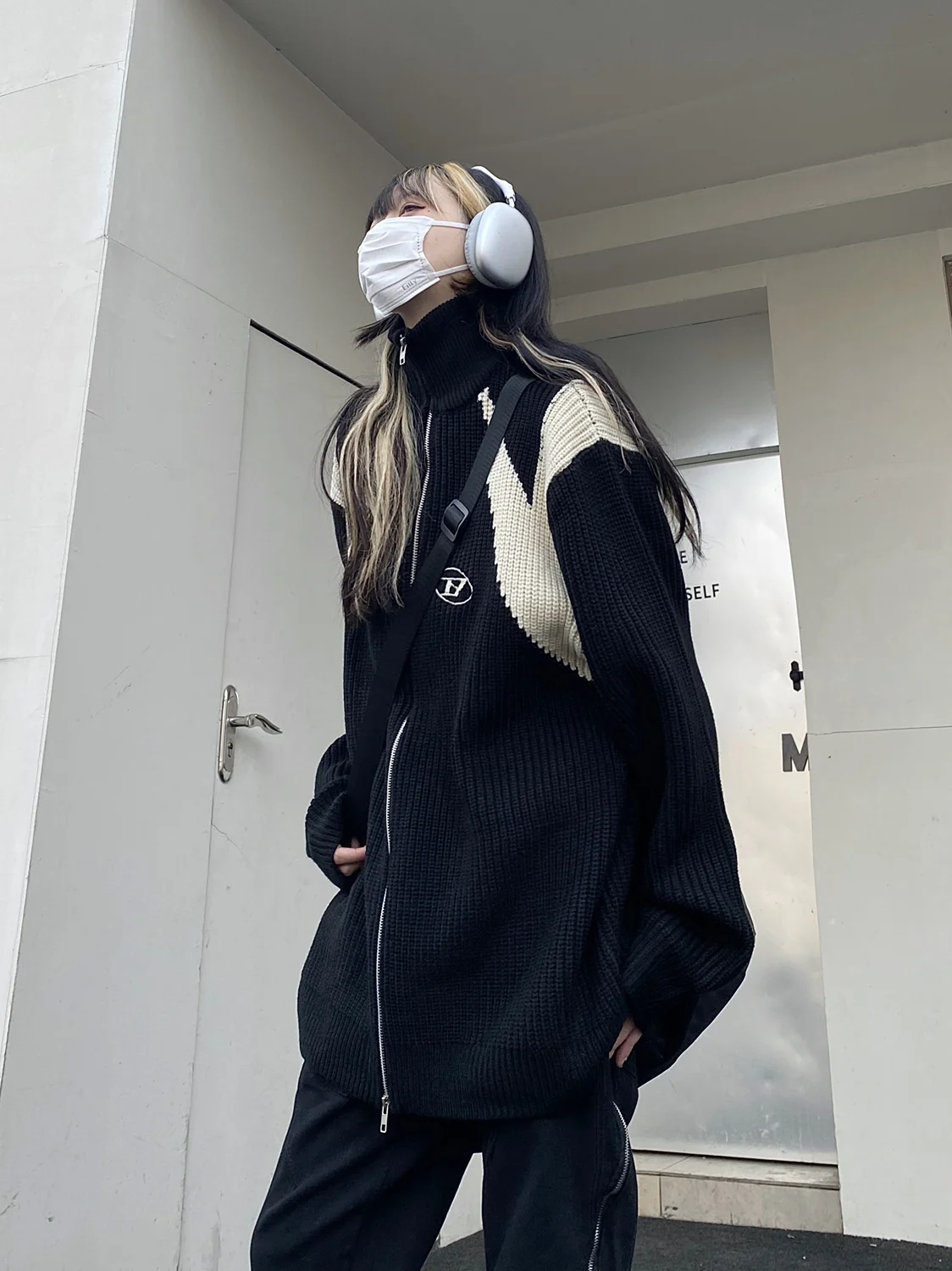 Retro Embroidered Zipper Knitted Cardigan High Collar Loose Fit ex Autumn Winter Trendy Brand Couple Sweater Chinese Sle
Retro Embroidered Zipper Knitted Cardigan High Collar Loose Fit ex Autumn Winter Trendy Brand Couple Sweater Chinese Sle