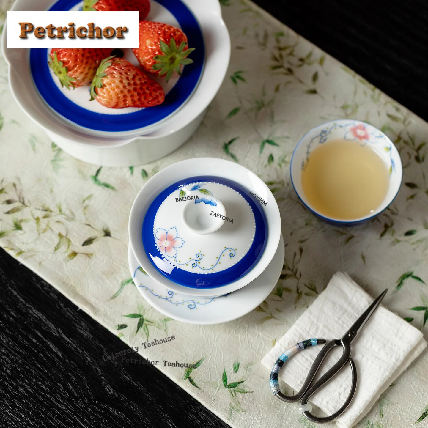 100ml Hand-painted Blue Floral Gaiwan Traditional Tea Tureen Tea Bowl With Lid Kit Tea Maker Cover Bowl Cafes Decoration Craft
100ml Hand-painted Blue Floral Gaiwan Traditional Tea Tureen Tea Bowl With Lid Kit Tea Maker Cover Bowl Cafes Decoration Craft
