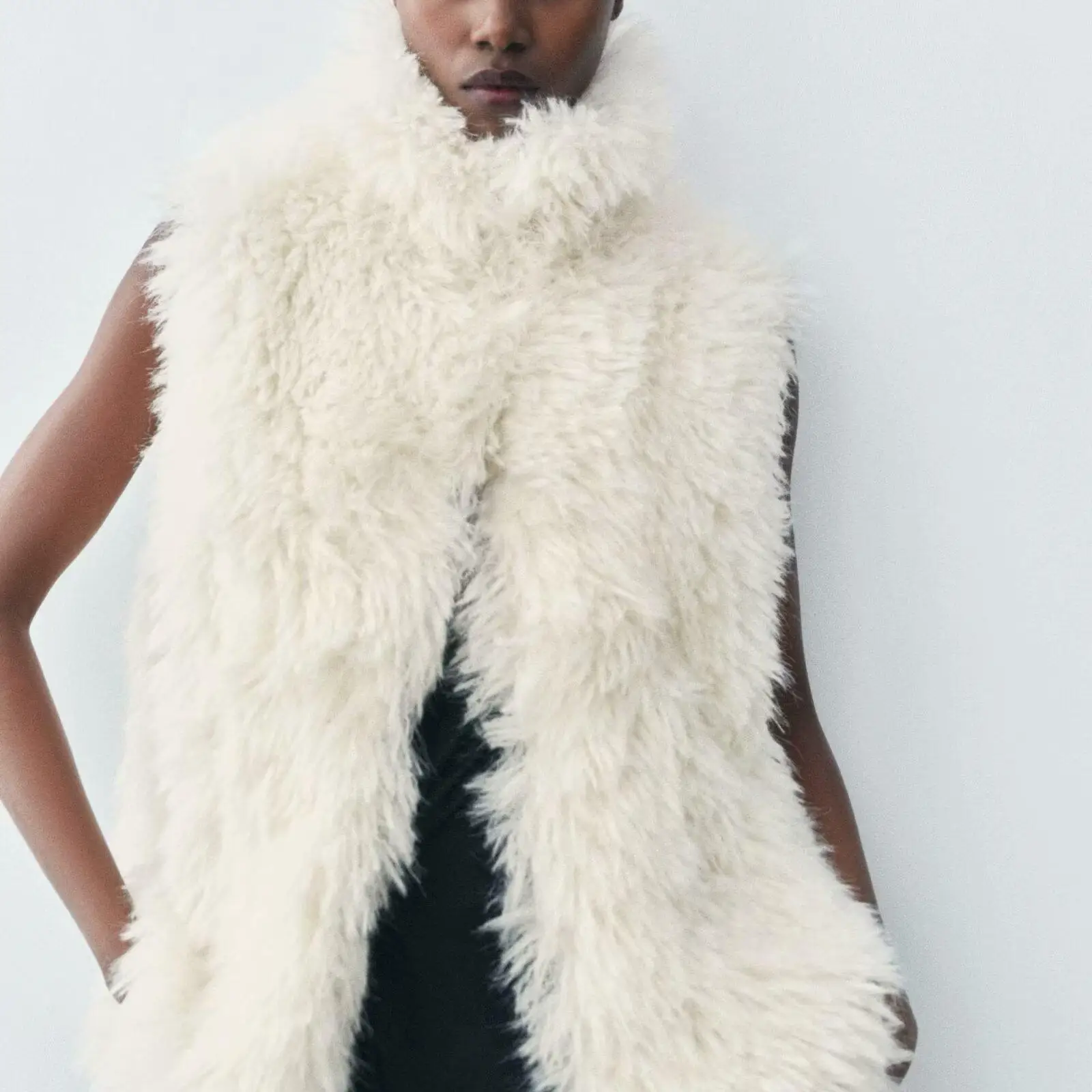 New Autumn Winter Women's Vest Artificial Fur Effect Svel 2024 ZW Series Faionable Braid Detail Polyester Cotton Blend
New Autumn Winter Women's Vest Artificial Fur Effect Svel 2024 ZW Series Faionable Braid Detail Polyester Cotton Blend