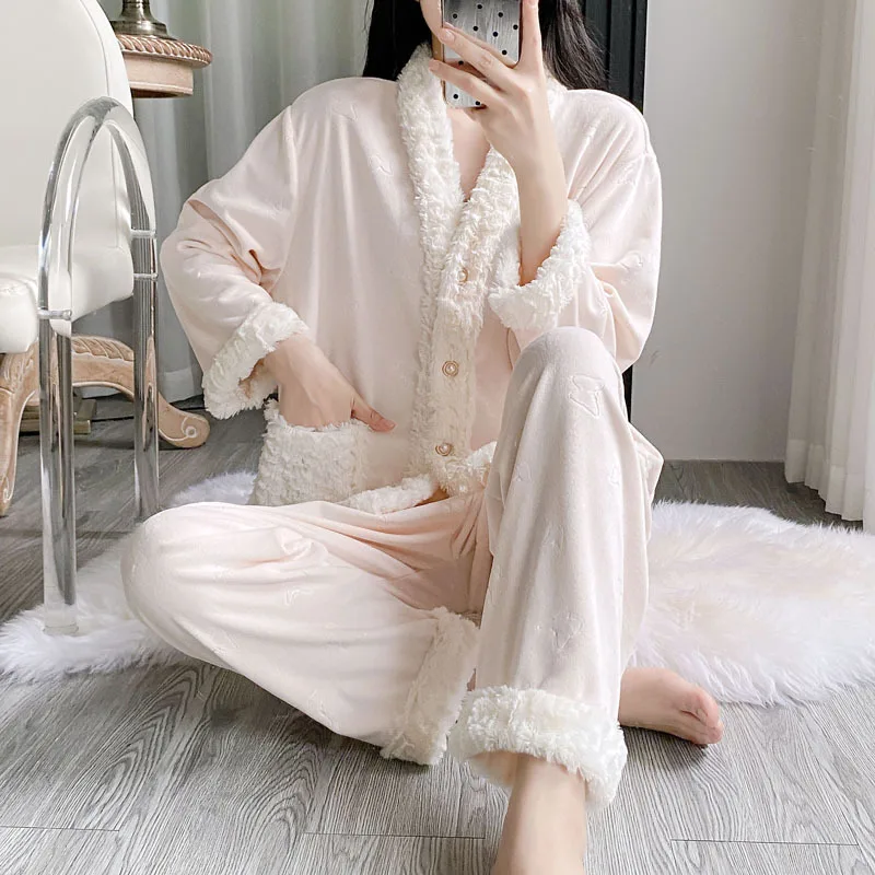 2025 New Island Velvet Thickened Long Sleeve Long Pants Women's Pajamas Simple Autumn Winter Girl Home Clothes Loungewear Suit
2025 New Island Velvet Thickened Long Sleeve Long Pants Women's Pajamas Simple Autumn Winter Girl Home Clothes Loungewear Suit