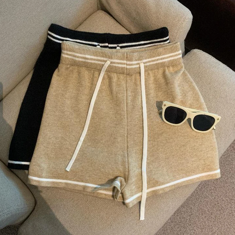 2024 Winter Women New Korean High Waist Knitted Shorts Female Loose Casual Short Pants Ladies Solid Color Wide-leg Shorts
2024 Winter Women New Korean High Waist Knitted Shorts Female Loose Casual Short Pants Ladies Solid Color Wide-leg Shorts