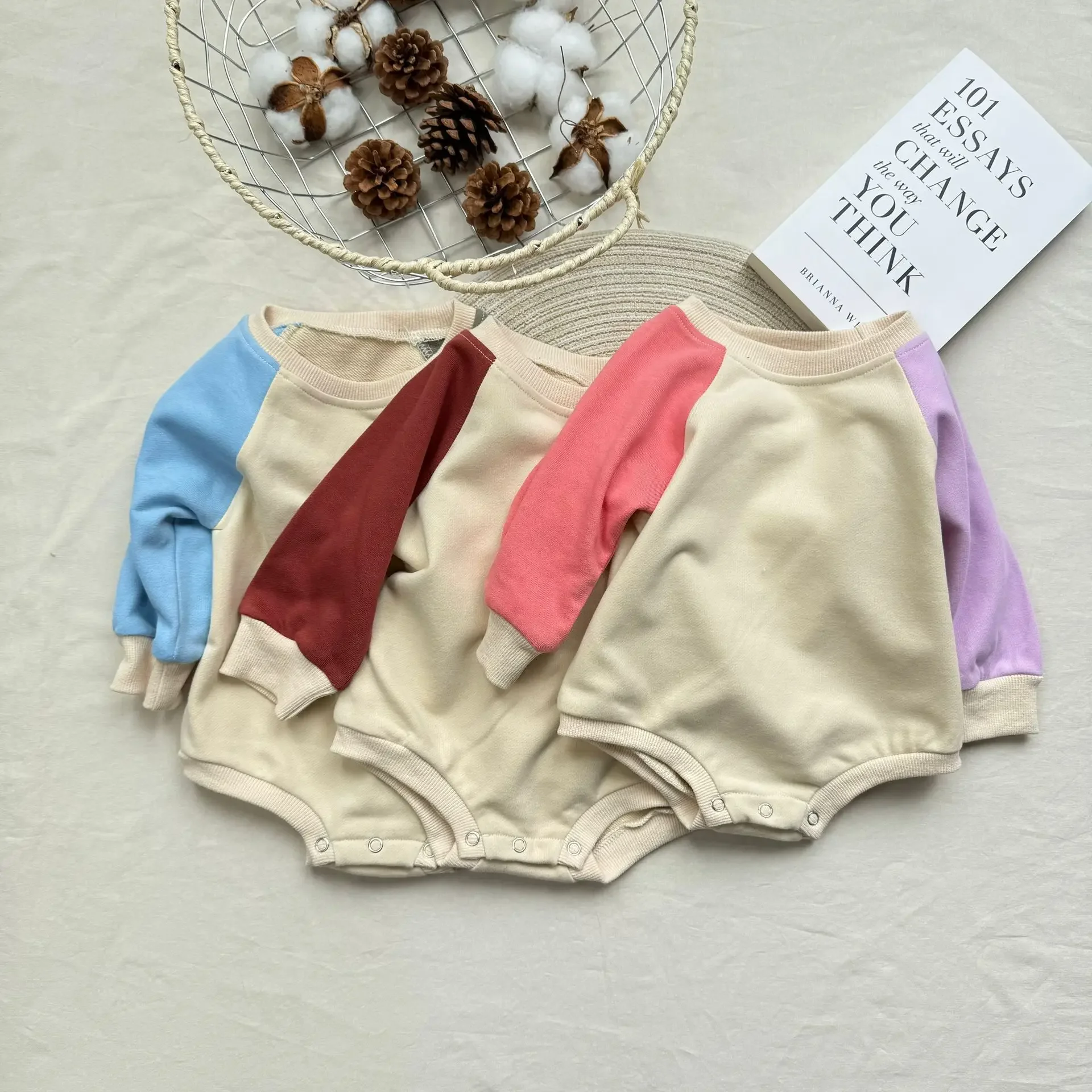 Korean Version Ins Baby Boys and Girls Spring and Autumn Triangle Splicing Sleeves Solid Color Base Casual One-piece Cotton
Korean Version Ins Baby Boys and Girls Spring and Autumn Triangle Splicing Sleeves Solid Color Base Casual One-piece Cotton