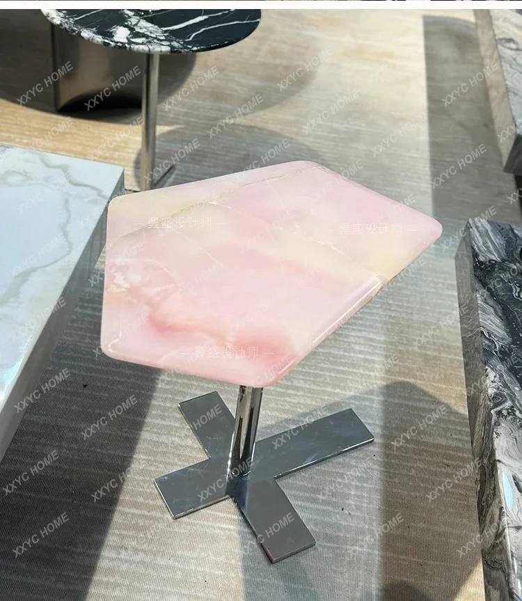 Легкий роскошный диван для небольшой квартиры, гостиной, диван из нержавеющей стали с мраморным краем, несколько роскошных каменных столов специальной формы
Легкий роскошный диван для небольшой квартиры, гостиной, диван из нержавеющей стали с мраморным краем, несколько роскошных каменных столов специальной формы