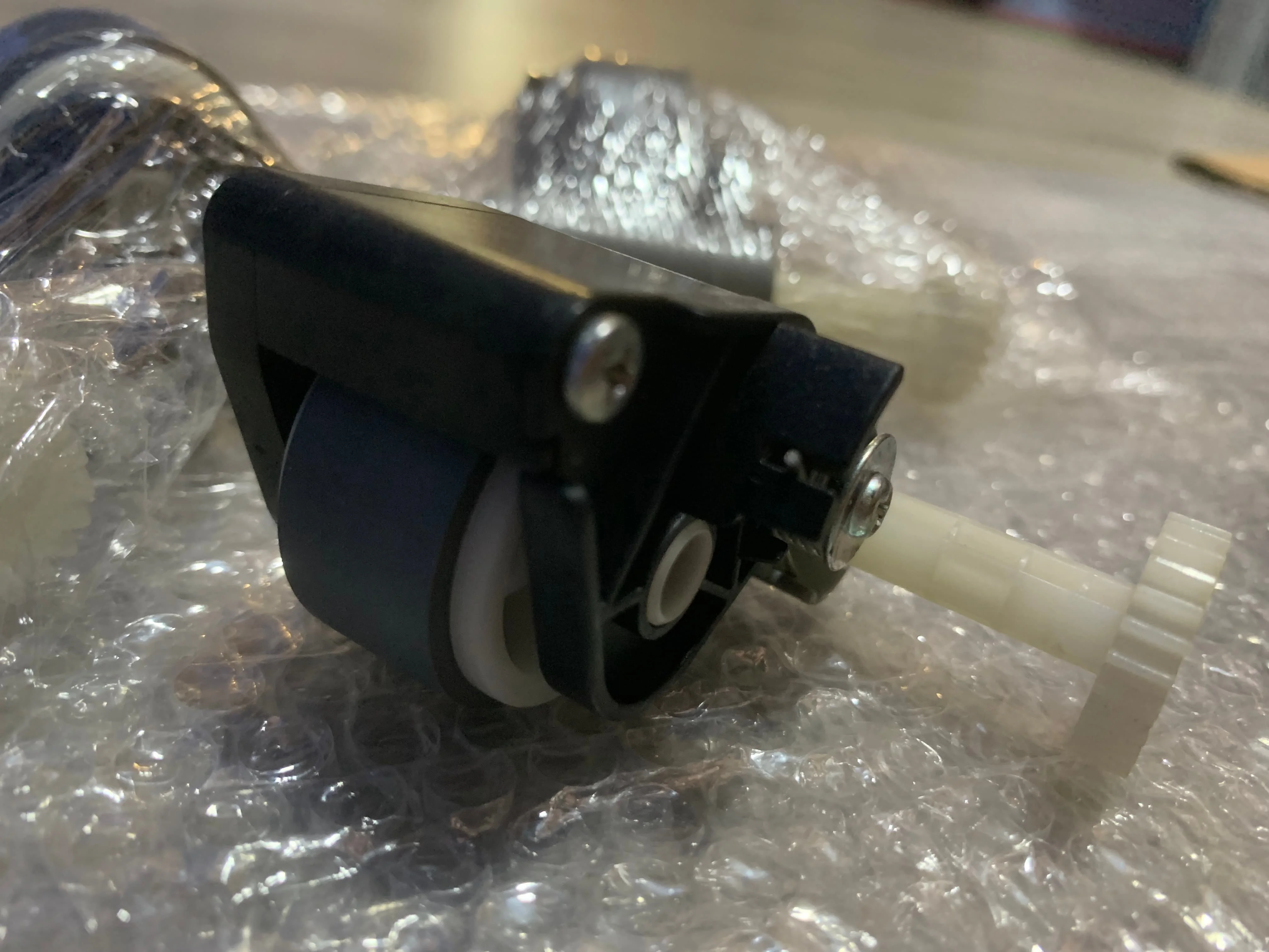 1 оригинальный ролик захвата 1547069 PICK ASSY для Epson L200 L201 L100 L101 T22 ME33 ME330 ME35 ME350 TX120 TX130 SX125 S22 SX130
1 оригинальный ролик захвата 1547069 PICK ASSY для Epson L200 L201 L100 L101 T22 ME33 ME330 ME35 ME350 TX120 TX130 SX125 S22 SX130