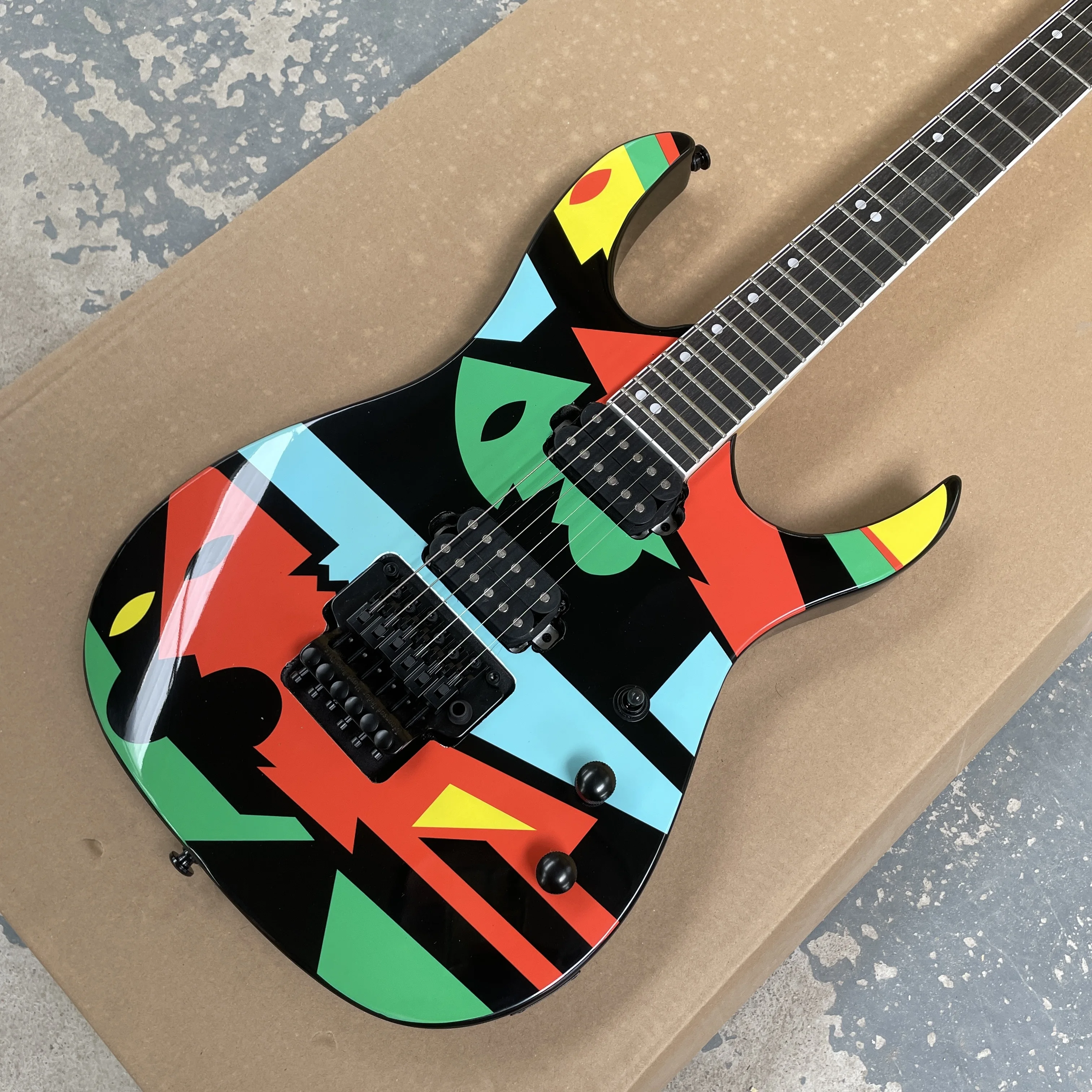 Eye-catching colorful geometricpattern electricguitar,24-fret double locking systemguitars,suitable for rock metal musicguitarra
Eye-catching colorful geometricpattern electricguitar,24-fret double locking systemguitars,suitable for rock metal musicguitarra