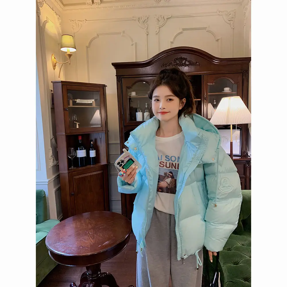 Fashionable White Duck Down Jacket for Women's Clothing Winter New Hooded Standing Neck Short Thickened Bread Clothes F238
Fashionable White Duck Down Jacket for Women's Clothing Winter New Hooded Standing Neck Short Thickened Bread Clothes F238