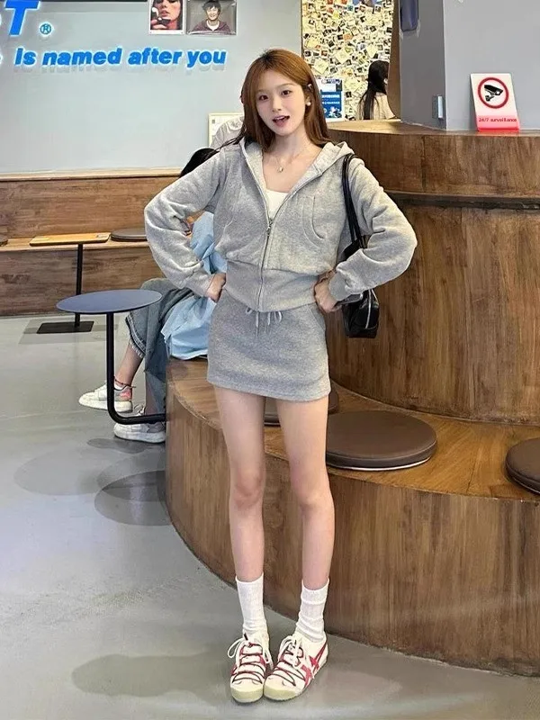 Retro American Style Fleece Lined Hooded Cardigan Women's Slim Fit Short Thickened Warm Autumn Winter Outerwear Top
Retro American Style Fleece Lined Hooded Cardigan Women's Slim Fit Short Thickened Warm Autumn Winter Outerwear Top