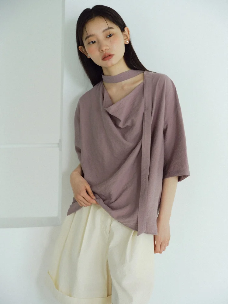 Премиальная шелковая шифоновая блузка с простым круглым вырезом и драпировкой, свободного кроя, для деловых встреч, с коротким рукавом, женская.
Премиальная шелковая шифоновая блузка с простым круглым вырезом и драпировкой, свободного кроя, для деловых встреч, с коротким рукавом, женская.