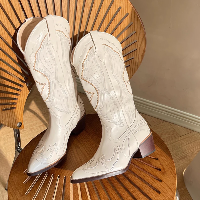 New Embroidery Cowboy Western Boots Women Pointed Toe Ankle Boots Women Chunky High Heels Women Shoes Winter Botas de mujer
New Embroidery Cowboy Western Boots Women Pointed Toe Ankle Boots Women Chunky High Heels Women Shoes Winter Botas de mujer