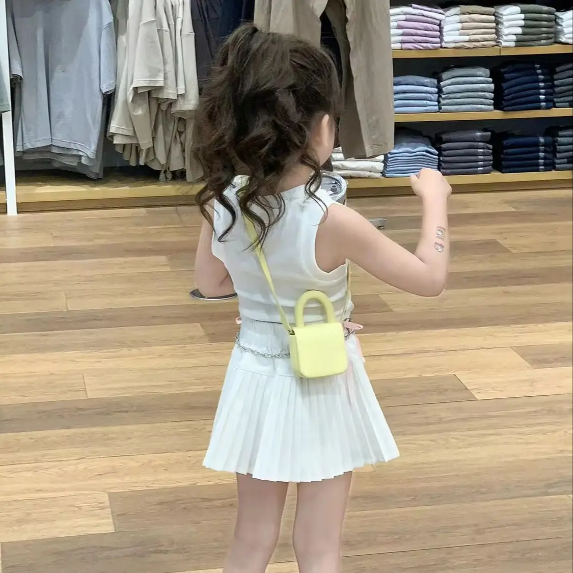 Bbay Girls Summer Outfit New Style Children White Print Sleeveless Vest + Chain Pleated Skirt 2-Piece Set 2 4 6Y
Bbay Girls Summer Outfit New Style Children White Print Sleeveless Vest + Chain Pleated Skirt 2-Piece Set 2 4 6Y