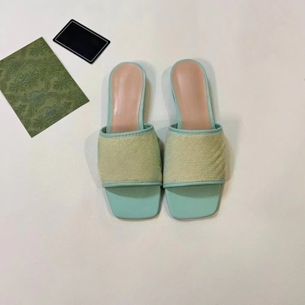 2026 Spring Summer New Women's Monogram Embroidered Flat Slides Single Strap Sandals All-Matching Logo Mania Preppy Luxe Monogram Embroidery Contrast Stitching Heritage Vibes Non-Slip Sole for Women Girls Beach Resort Daily Outfit
2026 Spring Summer New Women's Monogram Embroidered Flat Slides Single Strap Sandals All-Matching Logo Mania Preppy Luxe Monogram Embroidery Contrast Stitching Heritage Vibes Non-Slip Sole for Women Girls Beach Resort Daily Outfit