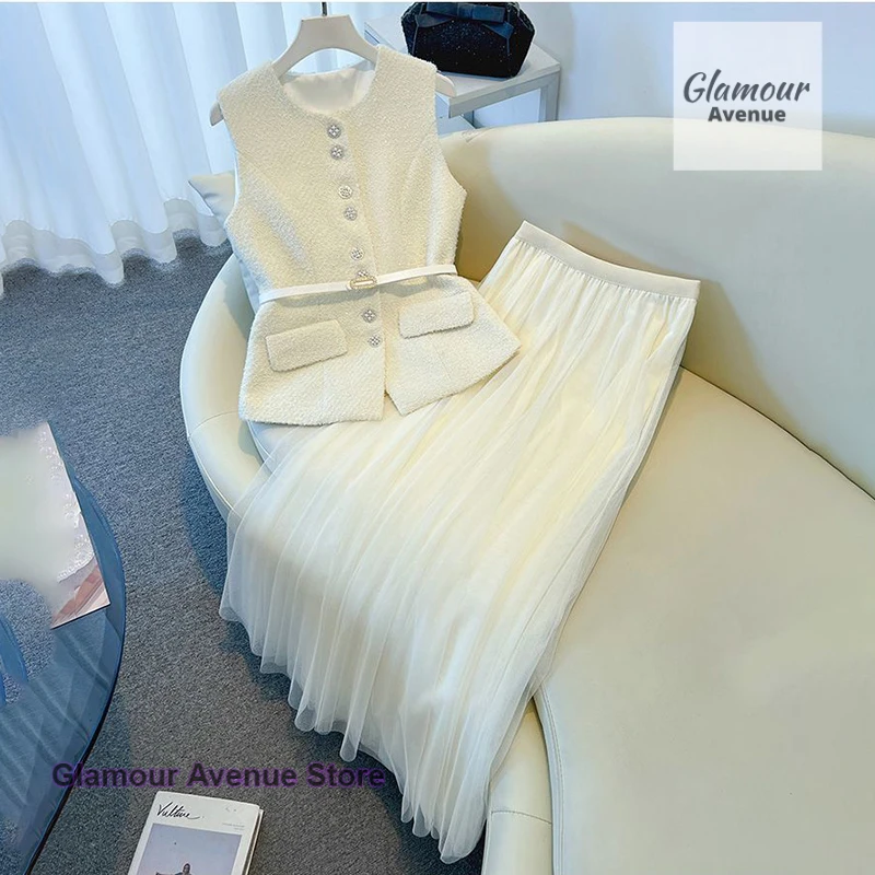 French white small fragrance sleeveless vest dress female summer new socialite temperament wear casual two-piece skirt.
French white small fragrance sleeveless vest dress female summer new socialite temperament wear casual two-piece skirt.