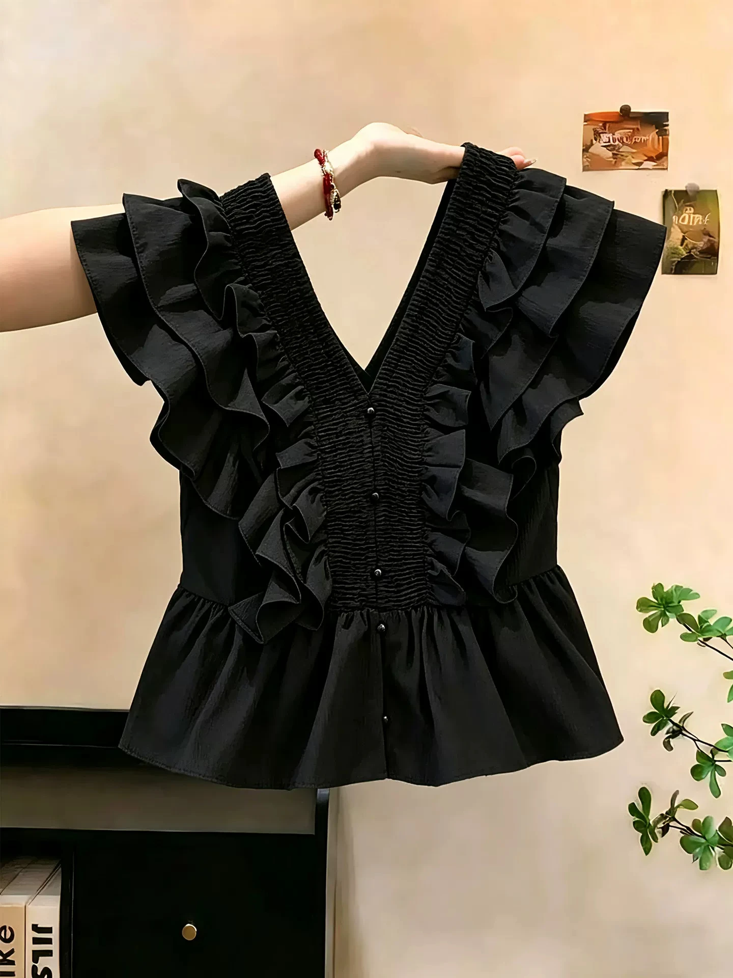 Black Asymmetrical Hem Short Sleeve Shirt Women's V-neck Puff Sleeve Slimming Top French Style Straight Cut Casual Wear
Black Asymmetrical Hem Short Sleeve Shirt Women's V-neck Puff Sleeve Slimming Top French Style Straight Cut Casual Wear