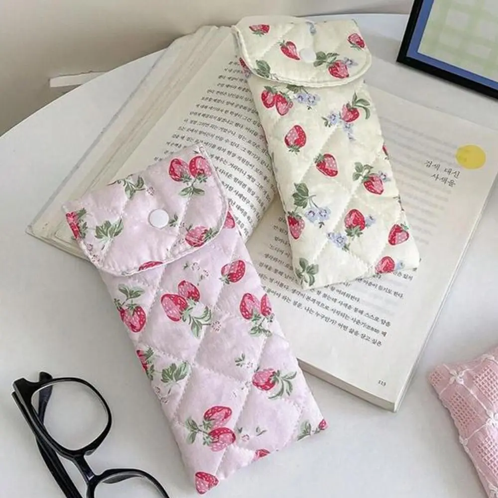 Fashion Pink Heart Small Glasses Bag Flower Bear and Strawberry Pencil Pouch Cute Sweet Women Makeup Bag Women Girl 
Fashion Pink Heart Small Glasses Bag Flower Bear and Strawberry Pencil Pouch Cute Sweet Women Makeup Bag Women Girl