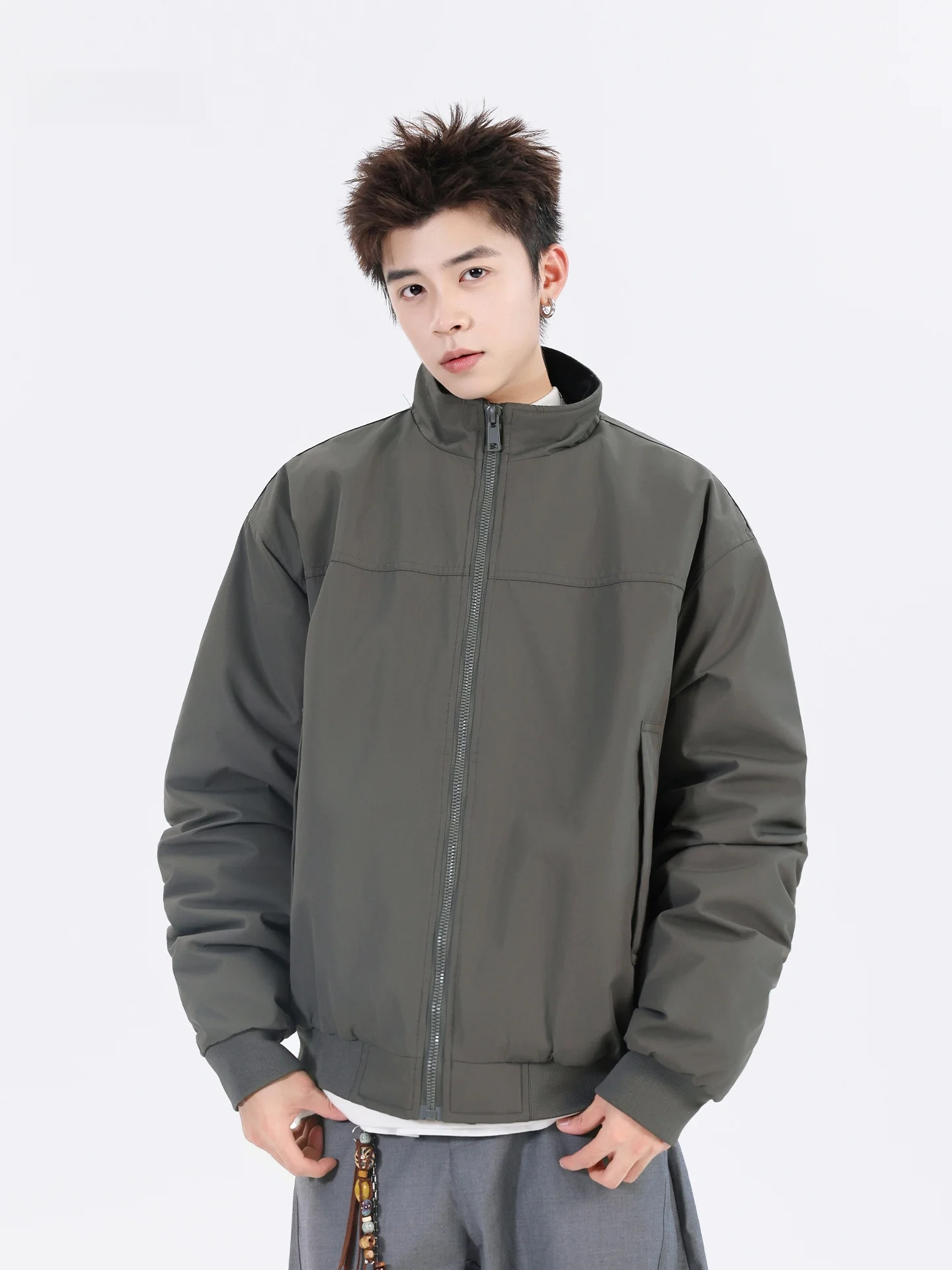 Утепленная мужская зимняя рабочая куртка-бомбер из хлопка и полиэстера с воротником-стойкой в американском стиле Cleanfit
Утепленная мужская зимняя рабочая куртка-бомбер из хлопка и полиэстера с воротником-стойкой в американском стиле Cleanfit