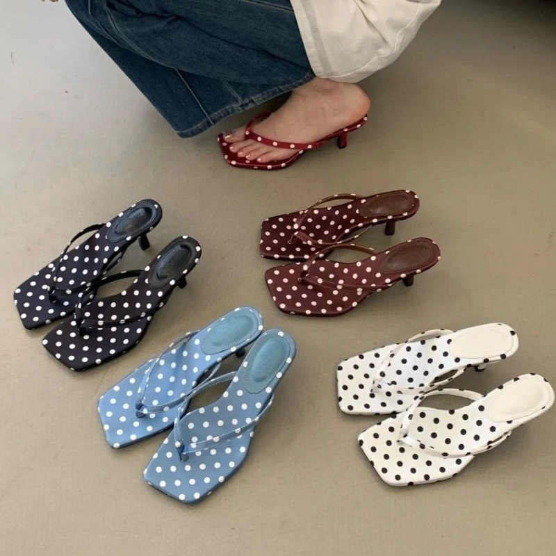 Fashion Slip On Sandals Retro Vintage Women Polka Dot Mule Heels Square Toe Stiletto Slippers Summer Party Night Dress Shoes
Fashion Slip On Sandals Retro Vintage Women Polka Dot Mule Heels Square Toe Stiletto Slippers Summer Party Night Dress Shoes