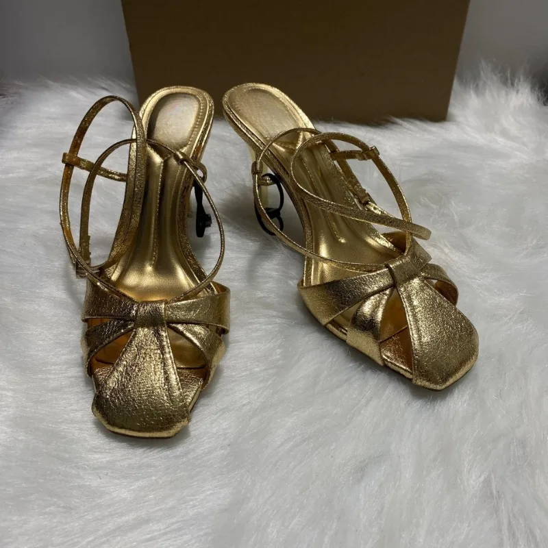 Летние золотые женские гладиаторские сандалии на высоком каблуке с ремешком на щиколотке, модные, с квадратным носком, элегантные, дизайнерские, для вечеринок, женские туфли для платья
Летние золотые женские гладиаторские сандалии на высоком каблуке с ремешком на щиколотке, модные, с квадратным носком, элегантные, дизайнерские, для вечеринок, женские туфли для платья