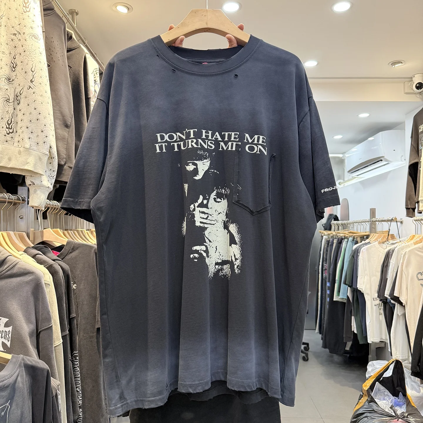 Retro Washed Gradient Short Sleeve T-Shirt round Neck Hip Hop Style Casual Loose Fit for Men And Women with Portrait Print
Retro Washed Gradient Short Sleeve T-Shirt round Neck Hip Hop Style Casual Loose Fit for Men And Women with Portrait Print