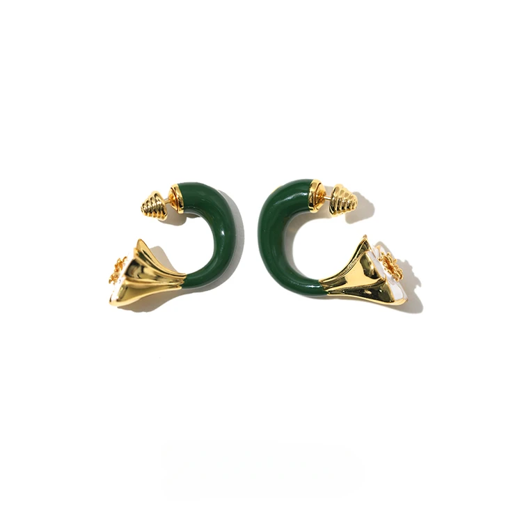 Niche sculpture pattern enamel drip glaze retro fashion earrings light luxury high-end personalized jewelry
Niche sculpture pattern enamel drip glaze retro fashion earrings light luxury high-end personalized jewelry