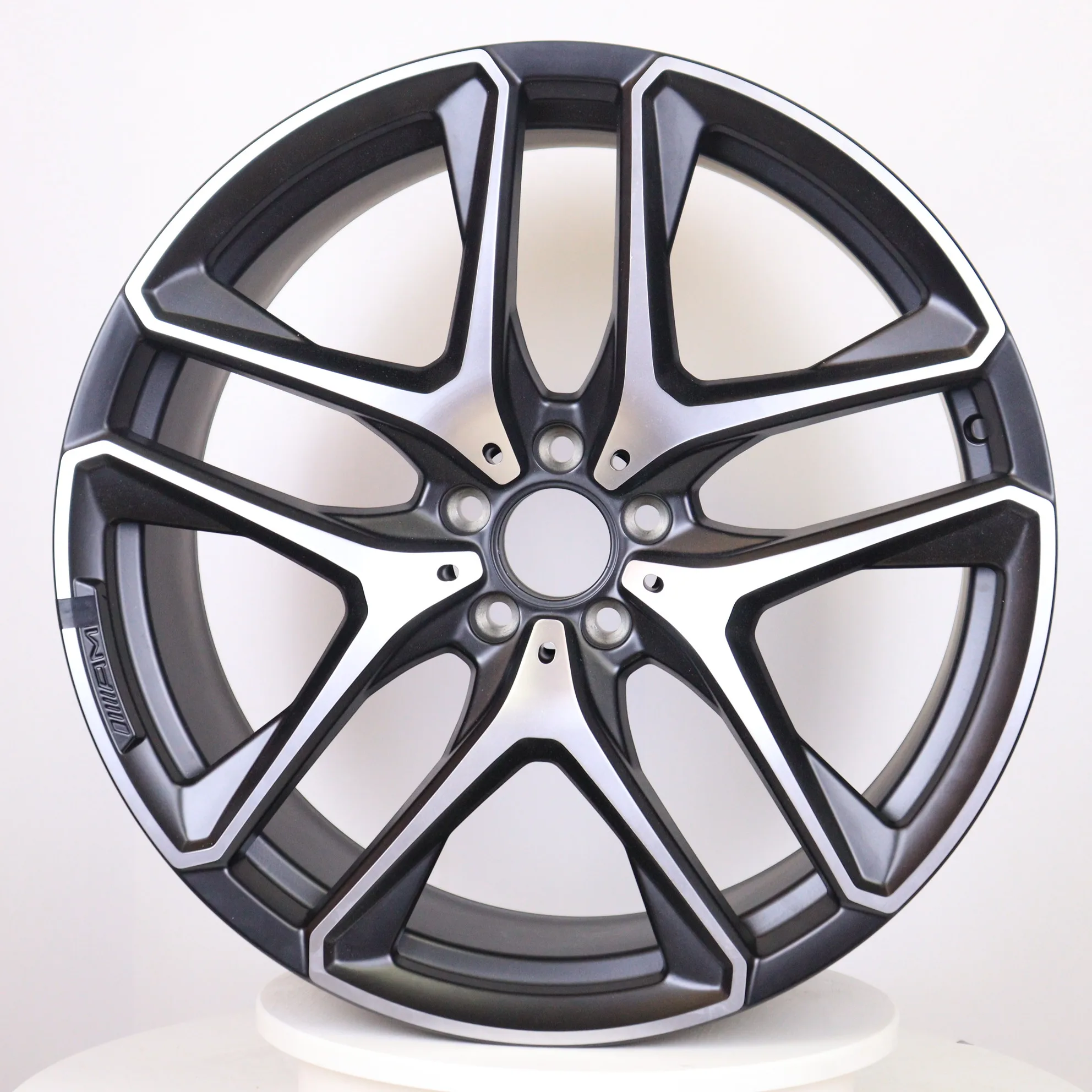 21 Inch Original Genuine Wheel Hub 5x112 A1674014200 Suitable for Mercedes Benz GLE53 GLS GLE400 GLE350 GLE300 Coupe Rim 
21 Inch Original Genuine Wheel Hub 5x112 A1674014200 Suitable for Mercedes Benz GLE53 GLS GLE400 GLE350 GLE300 Coupe Rim