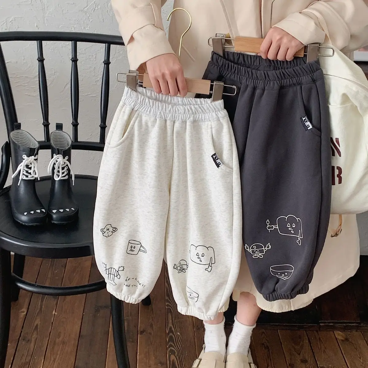 Children's autumn and winter fleece sweatpants with new one-piece fleece for boys and girls Korean style versatile warm sports
Children's autumn and winter fleece sweatpants with new one-piece fleece for boys and girls Korean style versatile warm sports