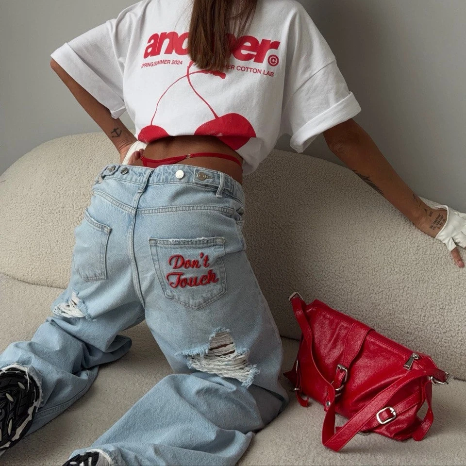 Y2k Baggy Red Embroidery Letter Ripped Jeans Women Hip Hop Wide Leg Denim Pants Slouchy Jeans Casual Fashion Gothic Streetwear
Y2k Baggy Red Embroidery Letter Ripped Jeans Women Hip Hop Wide Leg Denim Pants Slouchy Jeans Casual Fashion Gothic Streetwear