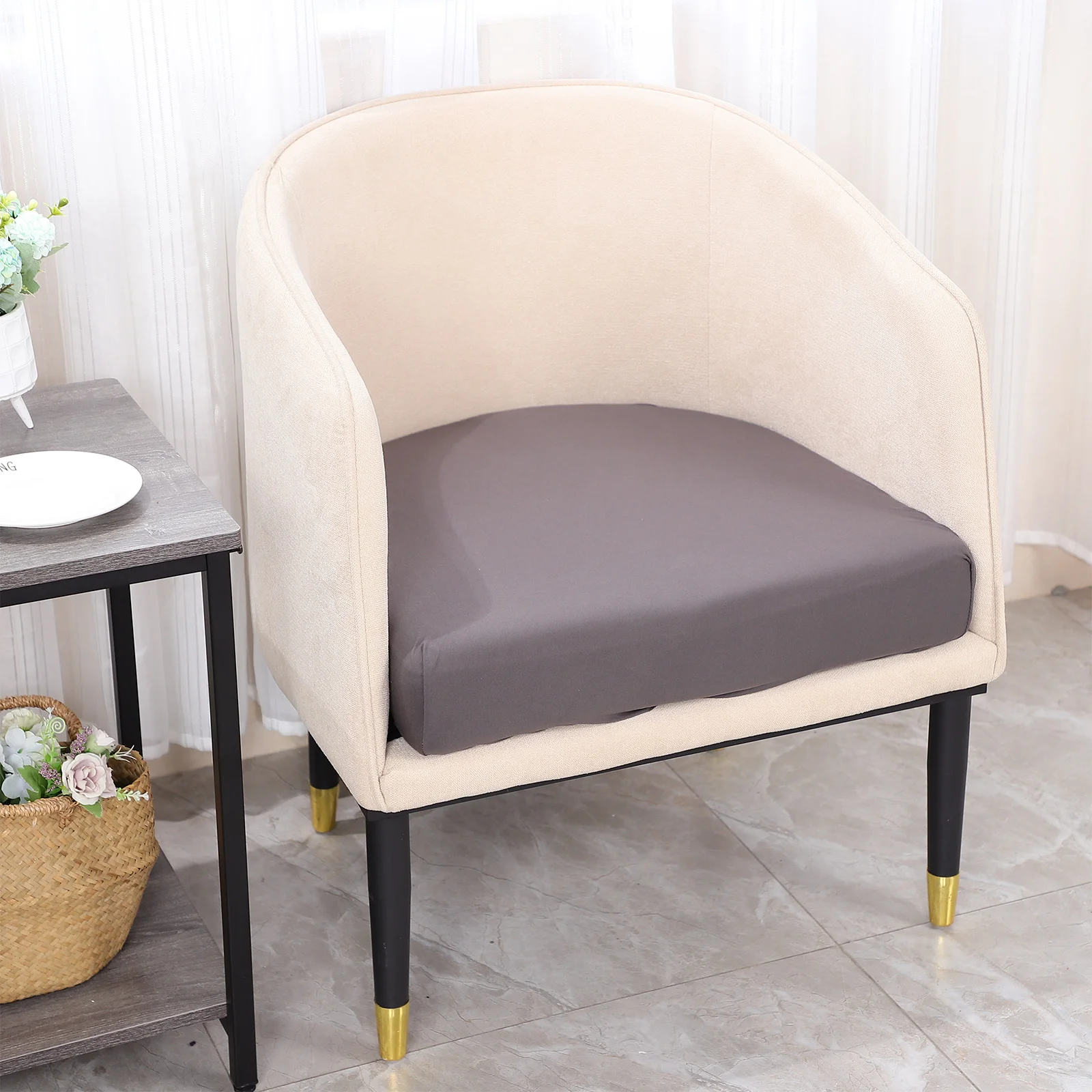 1Pcs All-Inclusive Sofa Cover Polyester Material Sturdy Sofa Protector Light Folding Storage Cover for Home
1Pcs All-Inclusive Sofa Cover Polyester Material Sturdy Sofa Protector Light Folding Storage Cover for Home