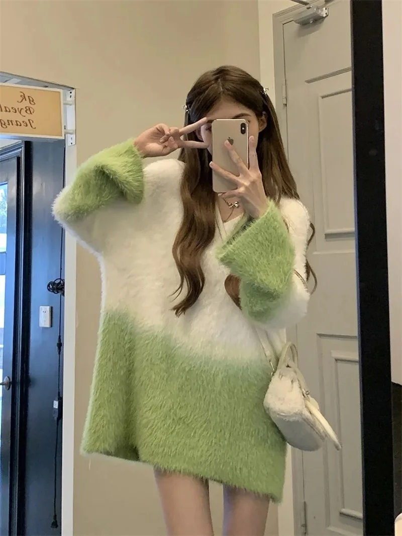 Mink Velvet Knitted Sweater For Women's Autumn Gradient Color Gentle And Sweet V-neck Loose Fitting Long Sleeved Sweater Top
Mink Velvet Knitted Sweater For Women's Autumn Gradient Color Gentle And Sweet V-neck Loose Fitting Long Sleeved Sweater Top