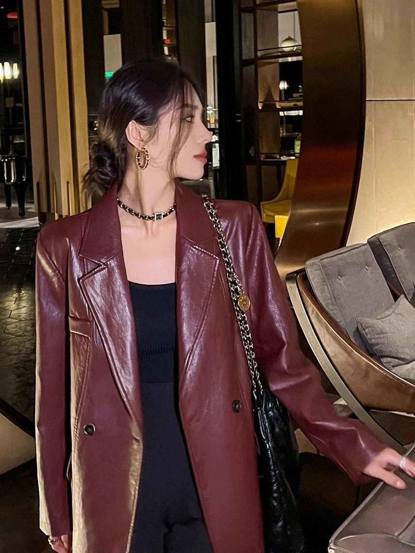 Retro Leather Jaet Women's Loose Faionable Korean Sle Spring 2026 ort Coat Warm PU Leather round Ne Double Button
Retro Leather Jaet Women's Loose Faionable Korean Sle Spring 2026 ort Coat Warm PU Leather round Ne Double Button