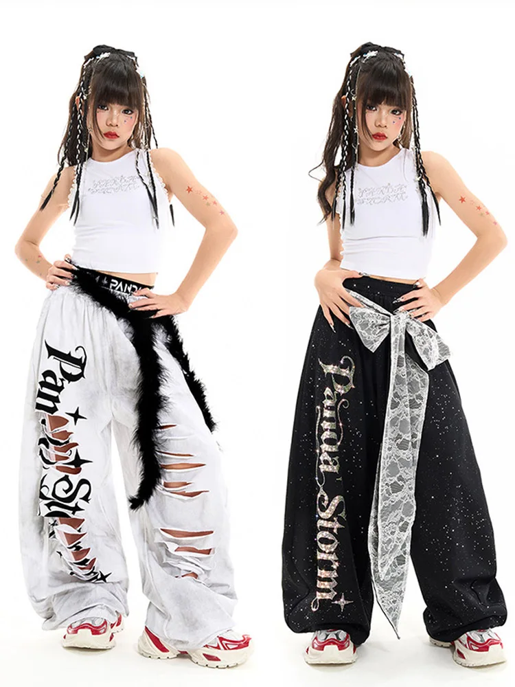 Summer Kids Hip Hop Dance Clothes 2026 Girls White Vest Baggy Pants Fashion Kpop Clothing Performance Wear Practice Suit BL19188
Summer Kids Hip Hop Dance Clothes 2026 Girls White Vest Baggy Pants Fashion Kpop Clothing Performance Wear Practice Suit BL19188