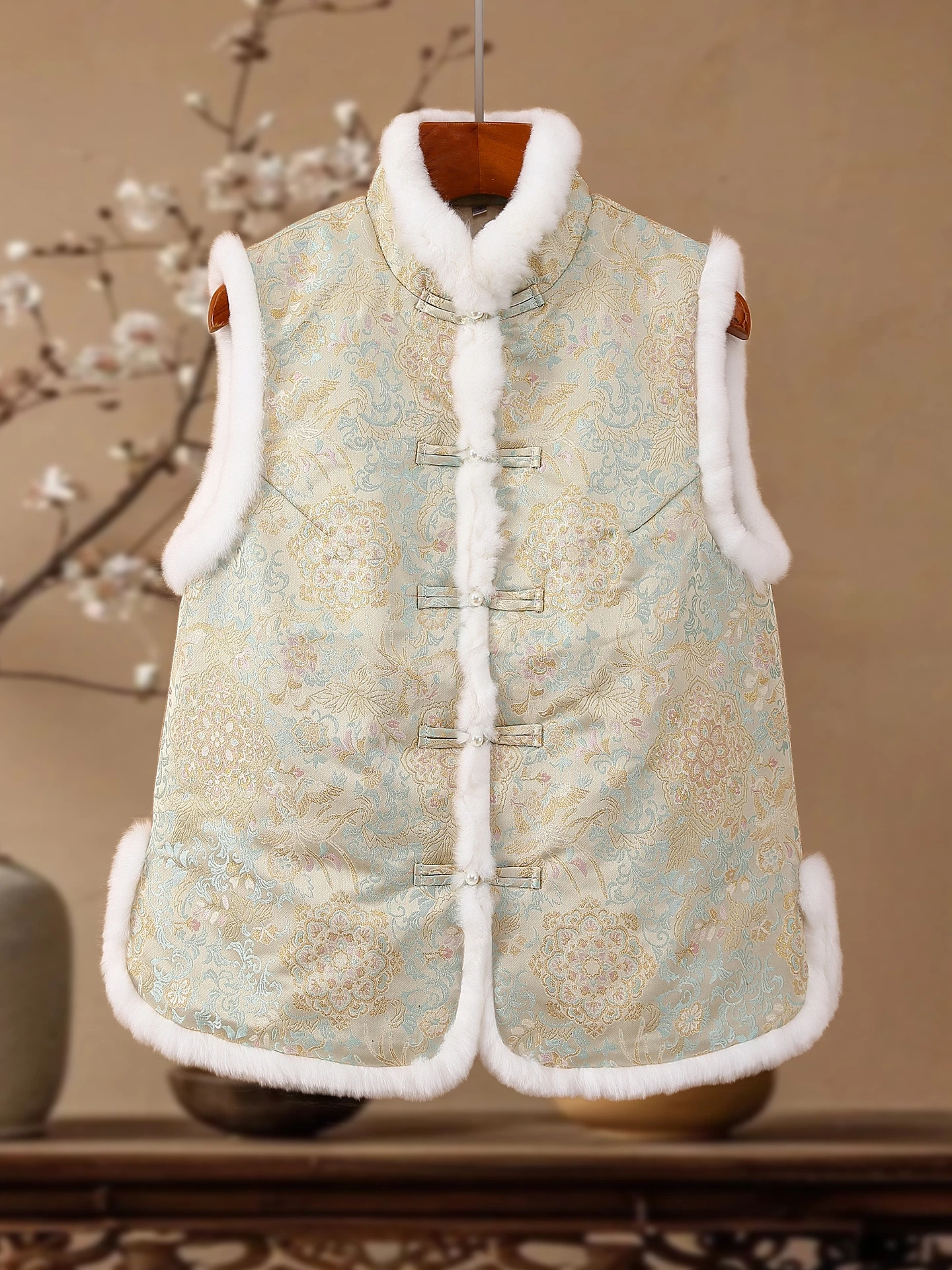 Новый китайский хлопковый жилет с вышивкой, женский зимний элегантный национальный тренд, воротник-стойка, пуговицы, костюм Тан
Новый китайский хлопковый жилет с вышивкой, женский зимний элегантный национальный тренд, воротник-стойка, пуговицы, костюм Тан