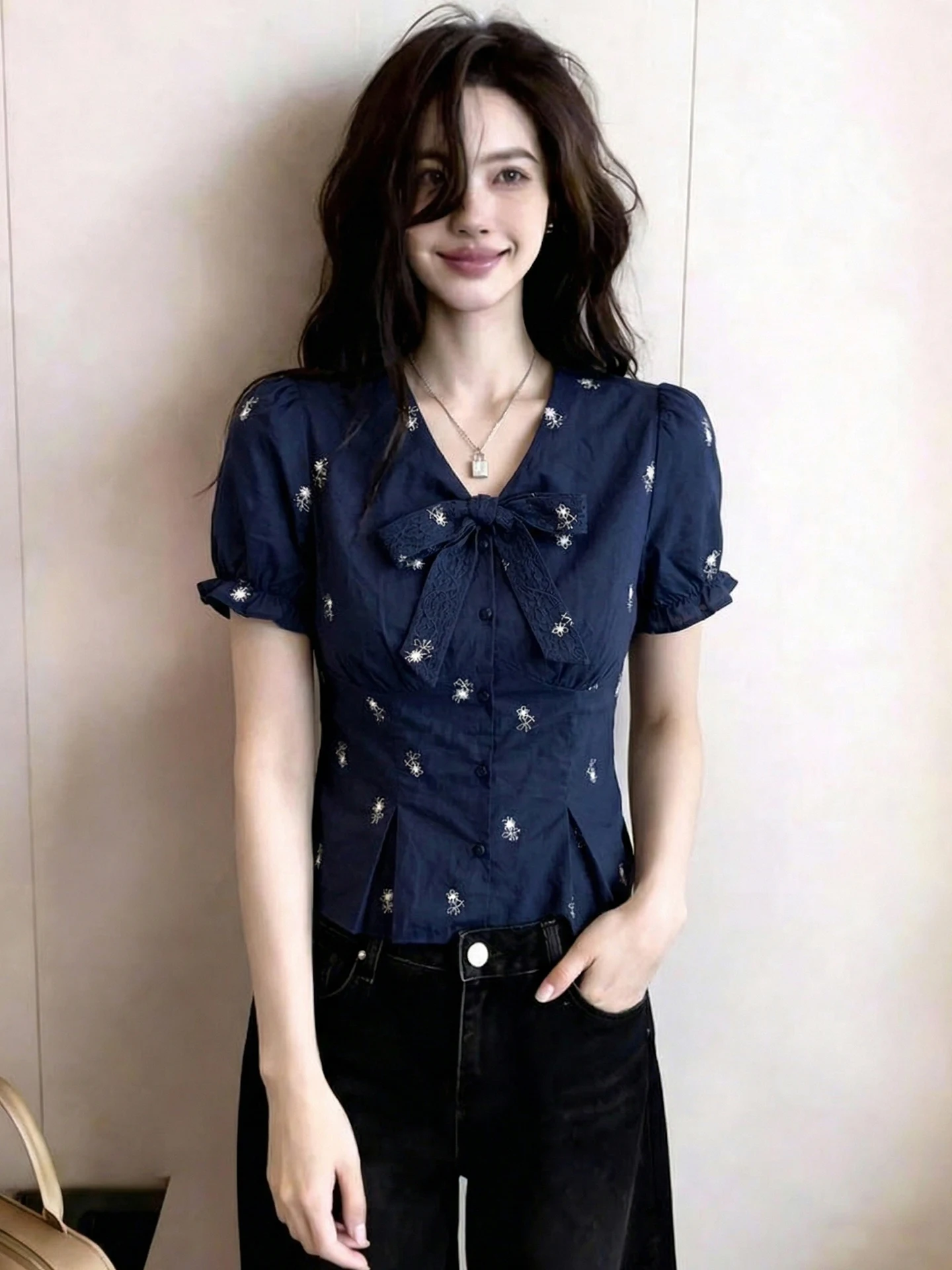 Sweet Embroidered Knot Slim Fit Short Sleeve Shirt Women's Stylish Korean Style Summer Shirt Floral Print Casual Shirt
Sweet Embroidered Knot Slim Fit Short Sleeve Shirt Women's Stylish Korean Style Summer Shirt Floral Print Casual Shirt