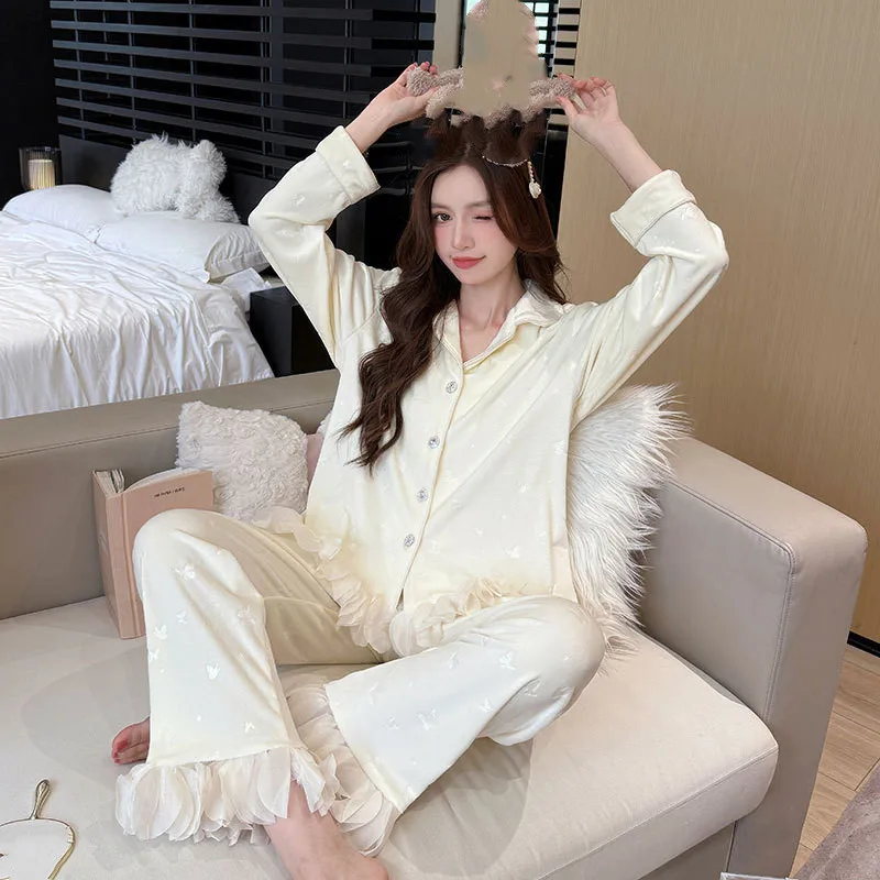 Милые пижамы с кружевной отделкой, женские осенне-зимние брючные костюмы с длинными рукавами, пижамы Femme, свободный повседневный комплект домашней одежды
Милые пижамы с кружевной отделкой, женские осенне-зимние брючные костюмы с длинными рукавами, пижамы Femme, свободный повседневный комплект домашней одежды