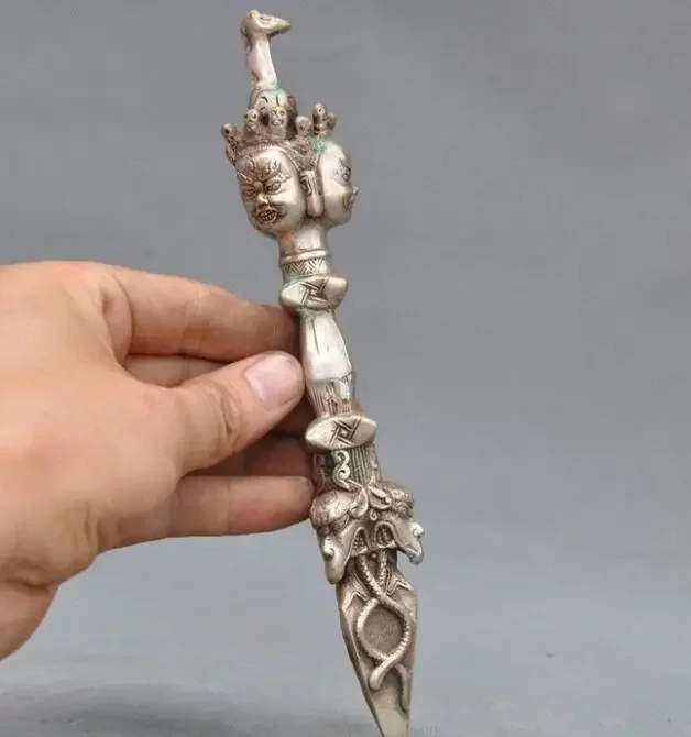 Медная сатуэ старинная тибетская искусственная серебряная статуя лошади Махакала Vajra Phurpa кинжал
Медная сатуэ старинная тибетская искусственная серебряная статуя лошади Махакала Vajra Phurpa кинжал