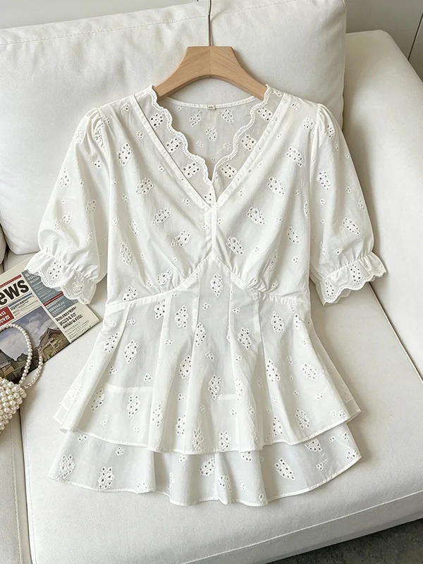 plus Size Women's Fashionable V-Neck Shirt Slimming Waist Design Korean Style Commute Wind Regular Sleeve Short Sleeve Top
plus Size Women's Fashionable V-Neck Shirt Slimming Waist Design Korean Style Commute Wind Regular Sleeve Short Sleeve Top