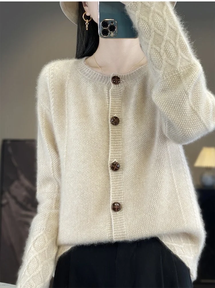 Elegant Knitted Cashmere Open Cardigan Women's Loose Fit round Neck Sweater Autumn New Style Commute Style Button Design
Elegant Knitted Cashmere Open Cardigan Women's Loose Fit round Neck Sweater Autumn New Style Commute Style Button Design