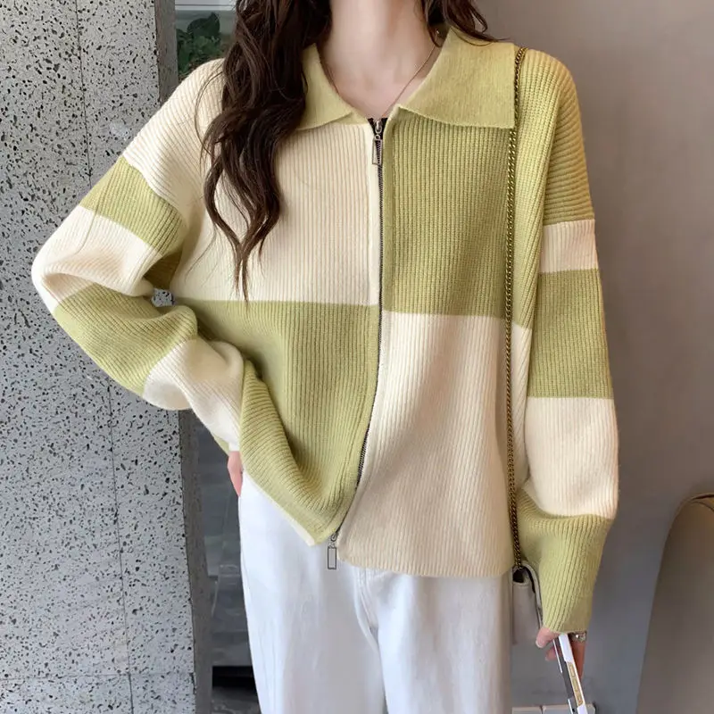 Doll Collar Color-blocking Sweater Cardigan Jacket for Women Autumn and Winter New Zipper Women's Versatile Sweater
Doll Collar Color-blocking Sweater Cardigan Jacket for Women Autumn and Winter New Zipper Women's Versatile Sweater