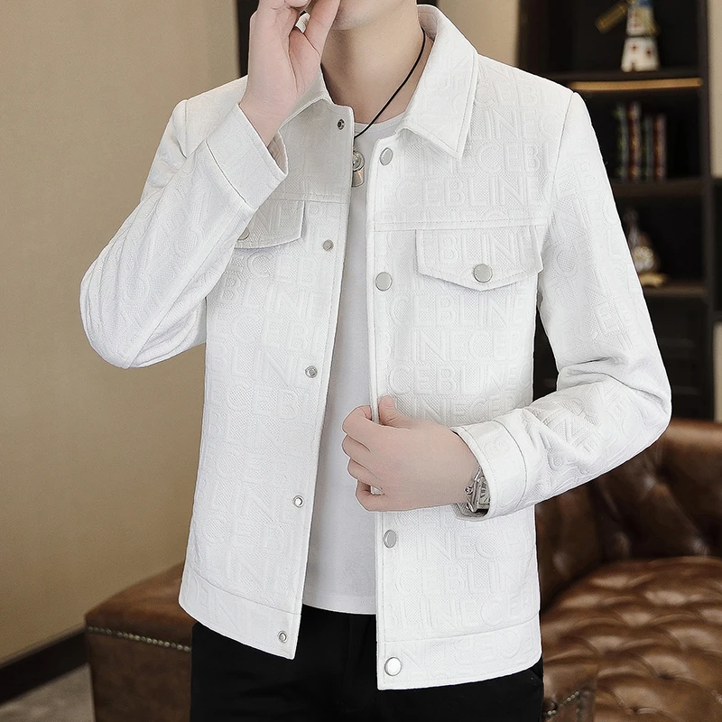 Осень-зима 2025: новая мужская высококачественная модная повседневная однобортная простая куртка.
Осень-зима 2025: новая мужская высококачественная модная повседневная однобортная простая куртка.