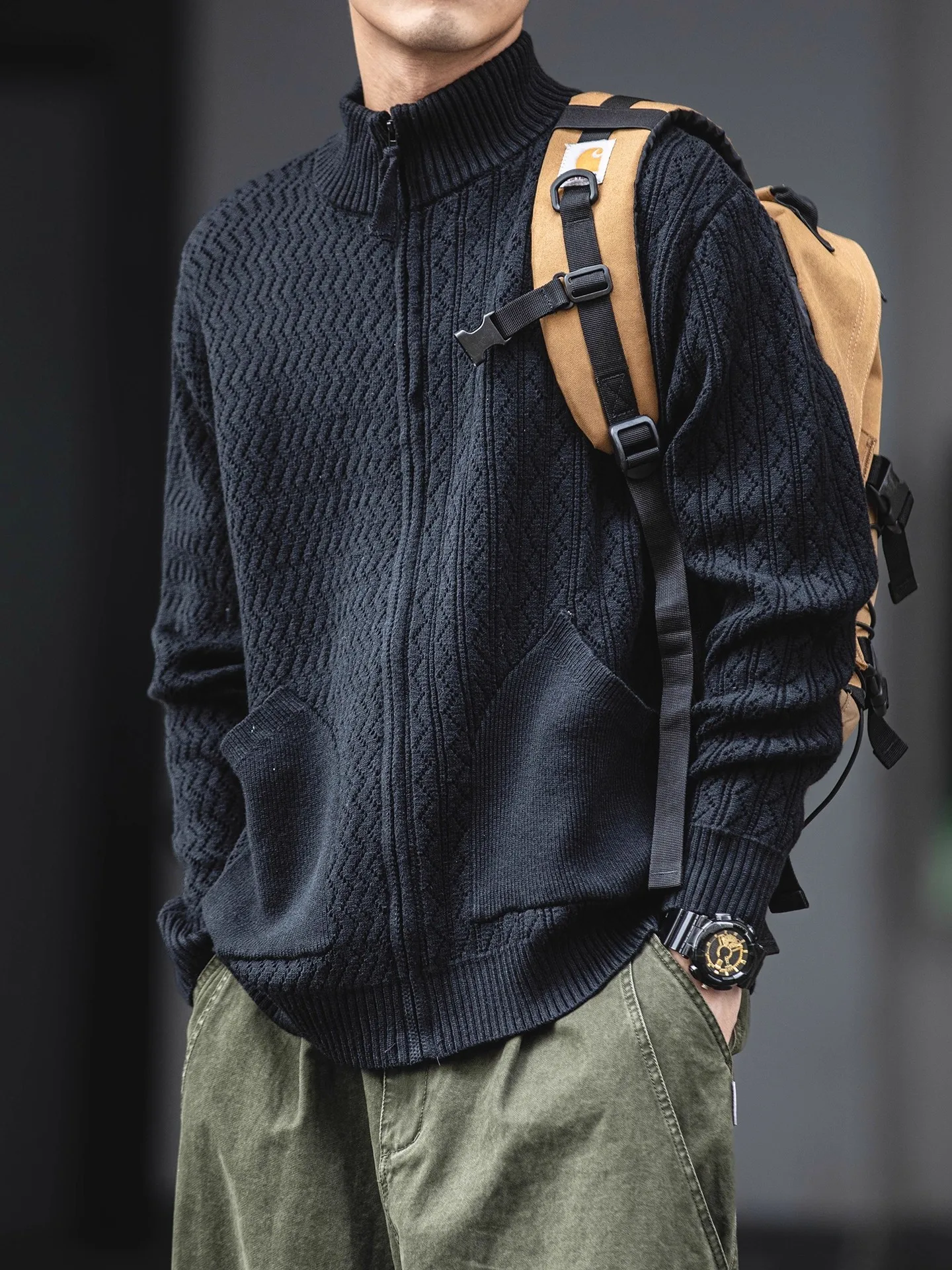 Мужской вязаный кардиган на молнии в американском ретро-стиле, больших размеров, осенне-зимний, свободный, повседневный, универсальный, модный свитер-жакет
Мужской вязаный кардиган на молнии в американском ретро-стиле, больших размеров, осенне-зимний, свободный, повседневный, универсальный, модный свитер-жакет