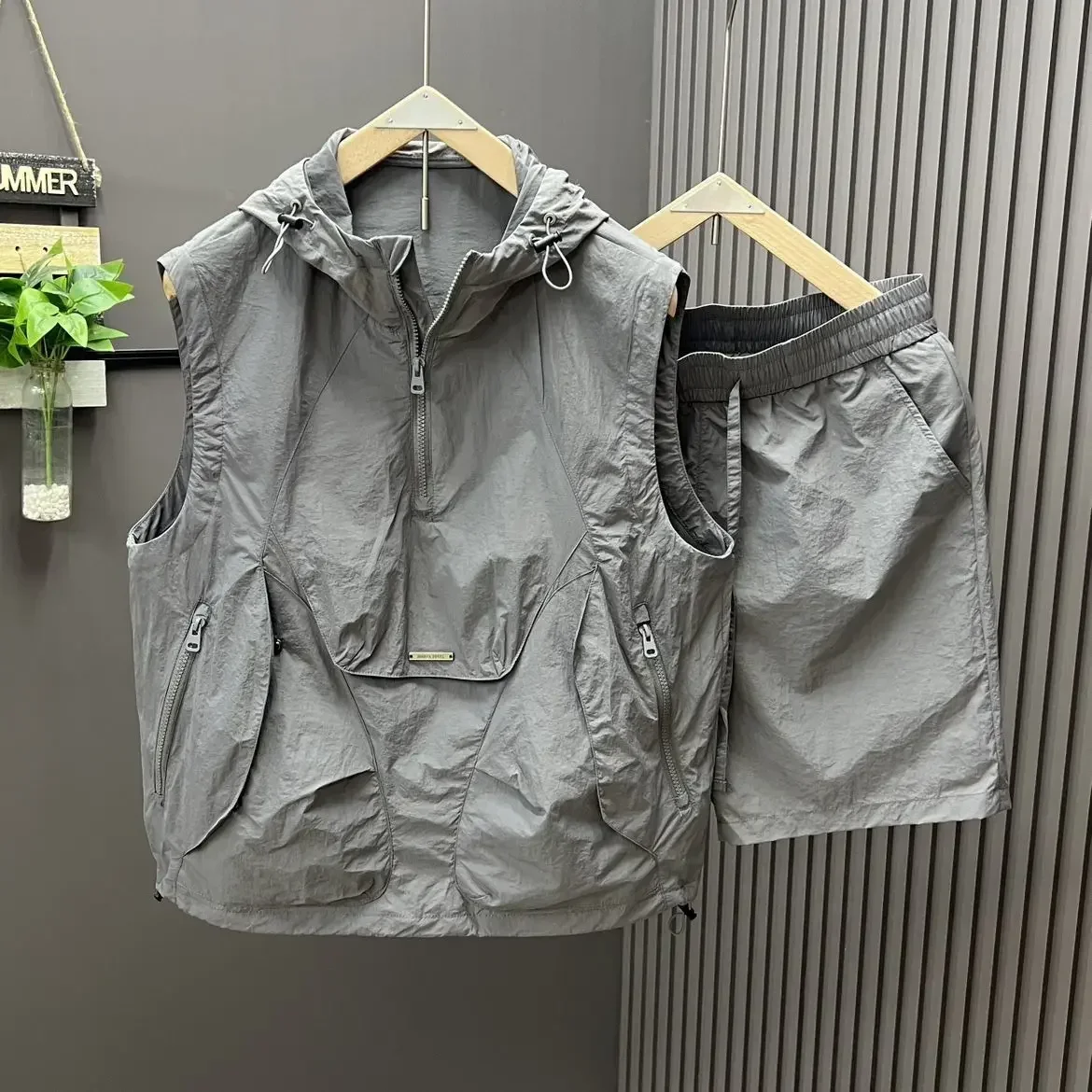 Casual Hooded Sleeveless Suit Men's Summer Workwear Thin Loose Fashion Couple Sleeveless Waistcoat Shorts Two-Piece Set
Casual Hooded Sleeveless Suit Men's Summer Workwear Thin Loose Fashion Couple Sleeveless Waistcoat Shorts Two-Piece Set