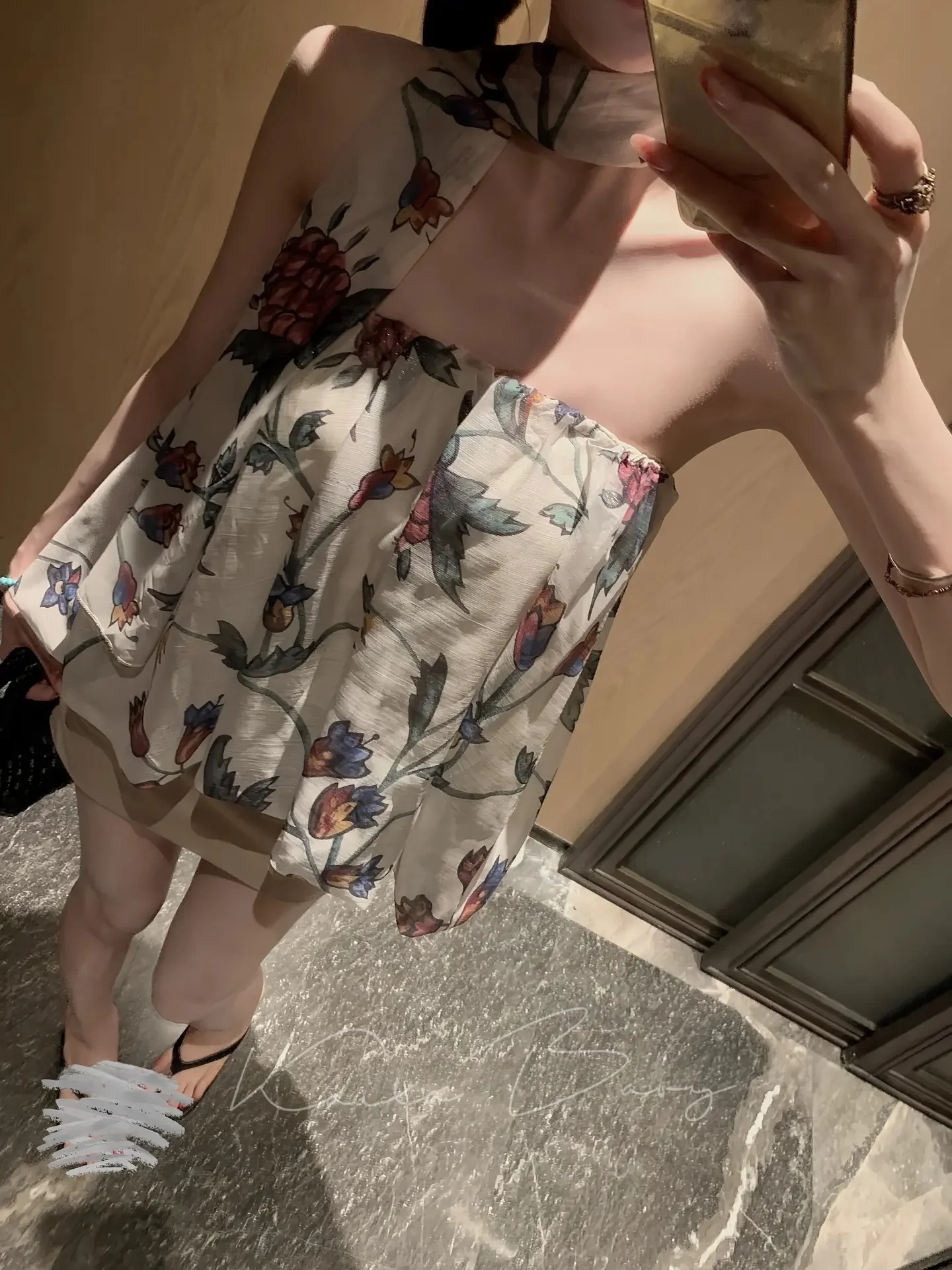Elegant Floral Print Chiffon Top Women's Strapless Loose Fairy Atmosphere Covering Beautiful Design Sensation Sash Blouse
Elegant Floral Print Chiffon Top Women's Strapless Loose Fairy Atmosphere Covering Beautiful Design Sensation Sash Blouse