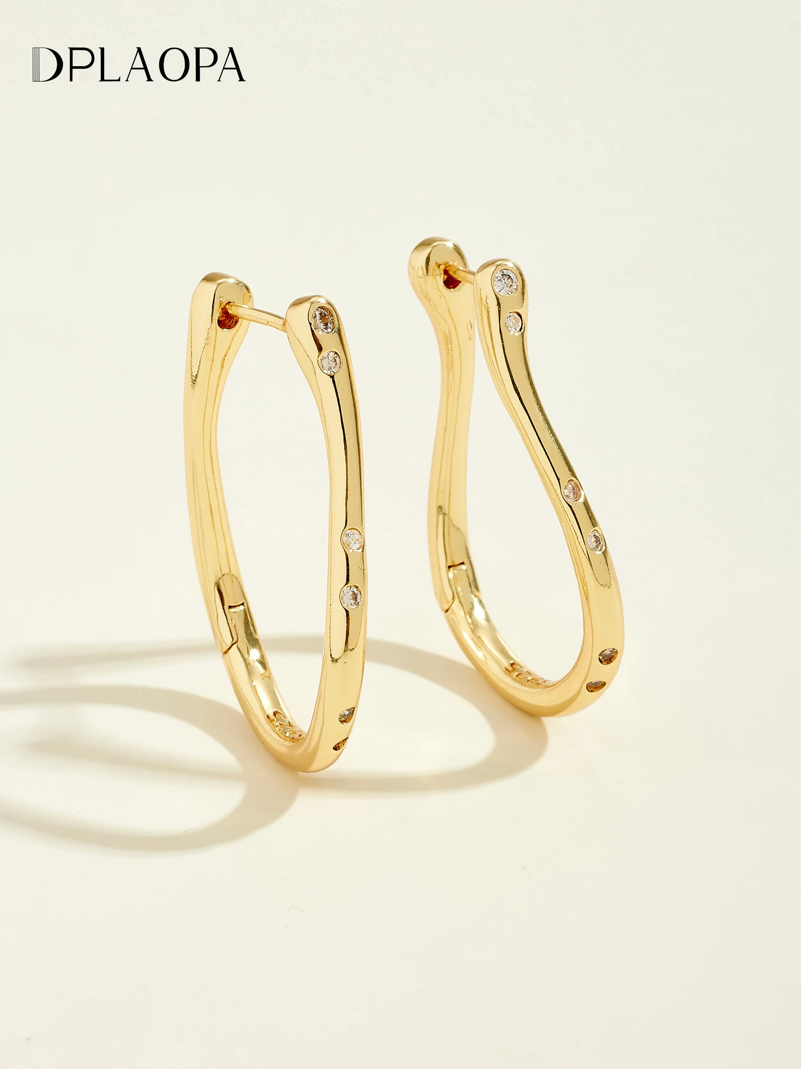DPLAOPA 925 Sterling Silver Gold Irregular Huggies CZ Zircon Hoop Earrings Women 2026 New Trendy Rock Punk Fine Jewelry Gift
DPLAOPA 925 Sterling Silver Gold Irregular Huggies CZ Zircon Hoop Earrings Women 2026 New Trendy Rock Punk Fine Jewelry Gift